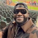 David Ortiz Instagram - After using their Mastercard in the Uber app, these fans found out they won a trip to the @MLB World Series presented by Capital One! We had a great time hanging out too. A #Priceless experience from @Mastercard and @Uber. #MastercardAmbassador. ⚾ 🚗
