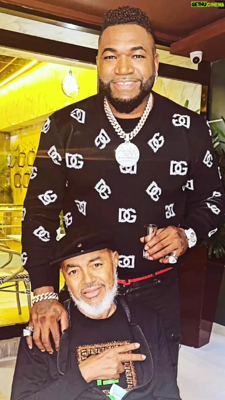 David Ortiz Instagram - So many thing l will like to say about you that everyone know about but the most important as a right now happy birthday pop, my best friend ever love you man❤️. Tantas cosas que quisiera decir de ti que ya todos saben, pero la más importante ahora es Feliz cumpleaños papi, mi mejor amigo , mi confidente te amo viejo🎁🎄🌹❤️