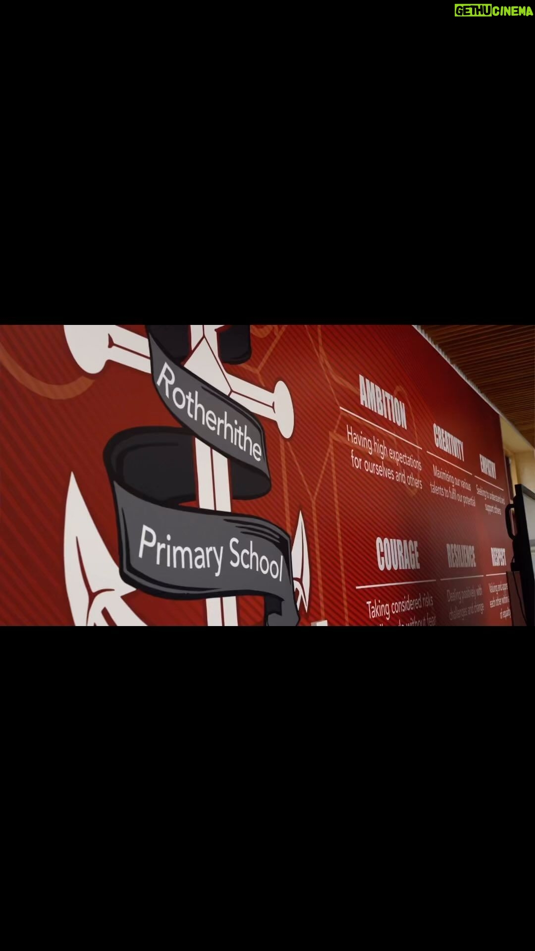 David Walliams Instagram - The National Literacy Trust have found that 187,000 five-year-olds in England are falling behind in their reading levels due to poverty. For #WorldBookDay I joined @childhoodtrust to visit Rotherhithe Primary School. I was there to share my joy of reading & give everyone a free book.