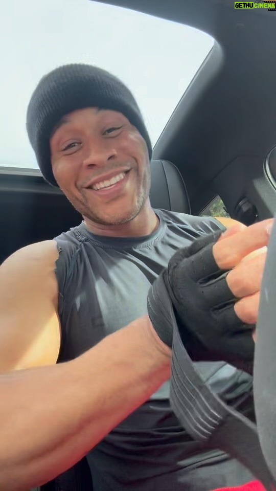 DeVon Franklin Instagram - It’s not about the New Year resolution, it’s about the #TRUEYOU resolution. WHO are you resolving to be? Based upon that resolution we get into the WHAT you need to do that aligns with that identity. The WHAT only sticks if it aligns with the WHO! Let’s Go!🗣️👏🏾 #TrueYOUResolution