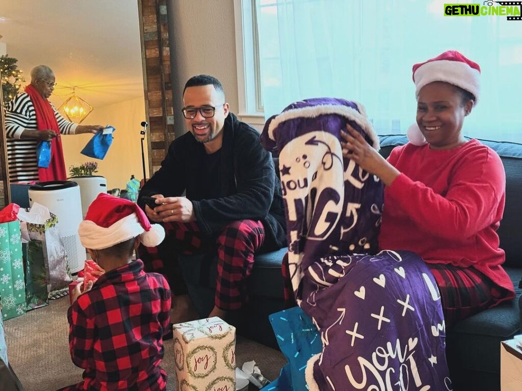 DeVon Franklin Instagram - Merry Christmas from my family to yours 🎄🎁💯I pray you had a blessed day! #christmas