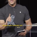 DeVon Franklin Instagram - Working on healing from the emotional pain you’ve experienced is hard work but it’s the best work. Praying for you on your healing journey 🙏🏾 Tap the link in my stories to watch the full #OneofOne: The Truth About Being Single (Part 2) Sermon!🔥#WednesdayWord