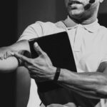 DeVon Franklin Instagram - Get in touch with how you feel so you can heal, in the feeling that’s where the healing is! There are certain things you may never get the full answer to but you have to trust that all things work together for your good. Tap the link in my stories to watch the full #OneofOne Part 3: Unmarried & Unbothered Sermon!🙏🏾🔥 #WednesdayWord