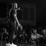 DeVon Franklin Instagram - We’re not turning red flags into six flags! Acknowledge reality instead of trying to create a fantasy based on the delusion that who someone is showing you they are, that they’re really not. Tap the link in my stories to watch the full #OneofOne: The Truth About Being Single (Part 2) Sermon!🙏🏾🔥 #WednesdayWord