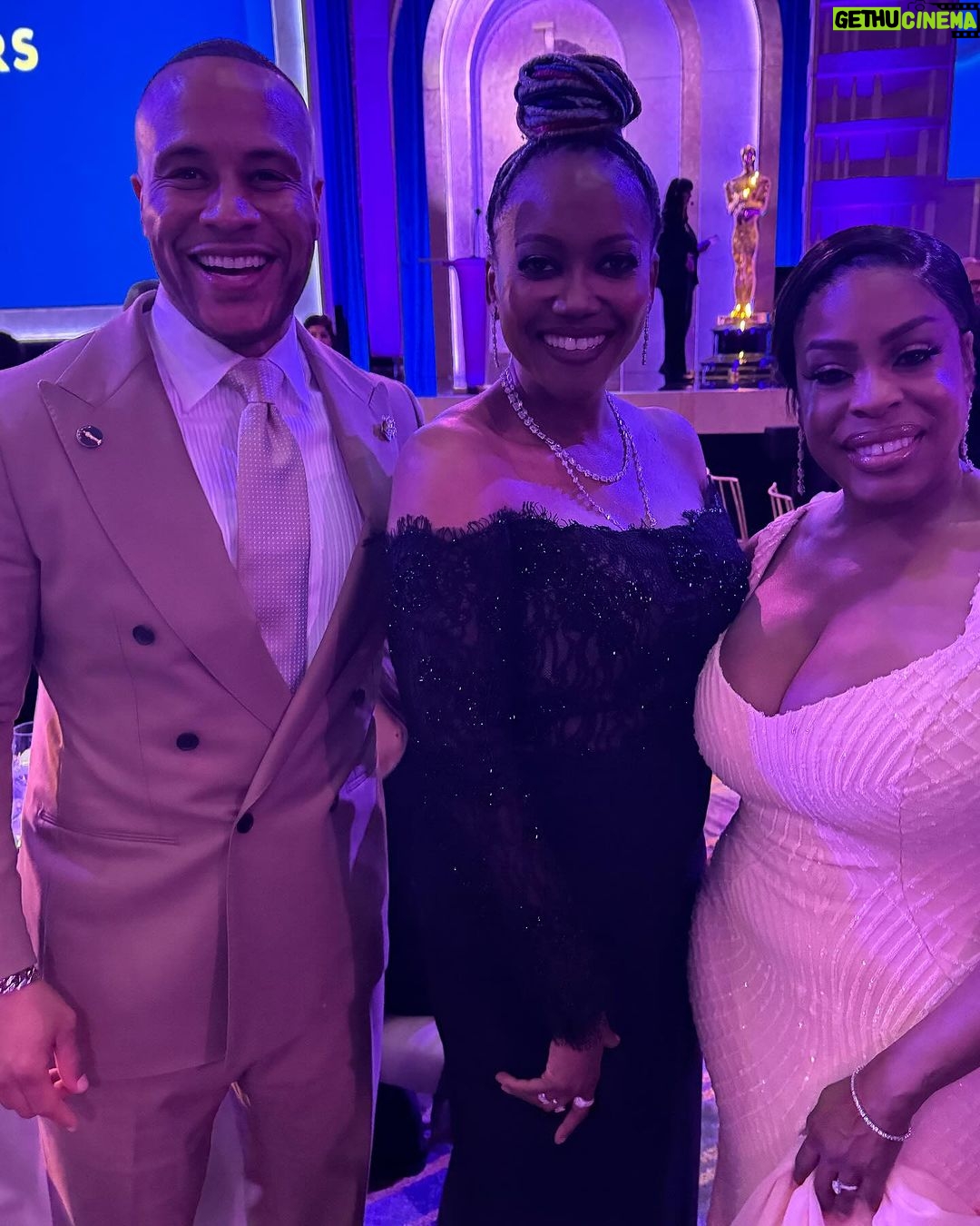 DeVon Franklin Instagram - Award season is in full swing! It was a blessing to celebrate and see so many people I respect and admire at this year’s @theacademy #GovernorsAwards @im.angelabassett @tasha4realsmith @erikaalexanderthegreat @niecynash1 @themarleematlin As Governor-at-large for the academy it’s truly an honor to celebrate all of the recipients!🙌🏾🔥and I’m looking forward to this years Oscars!