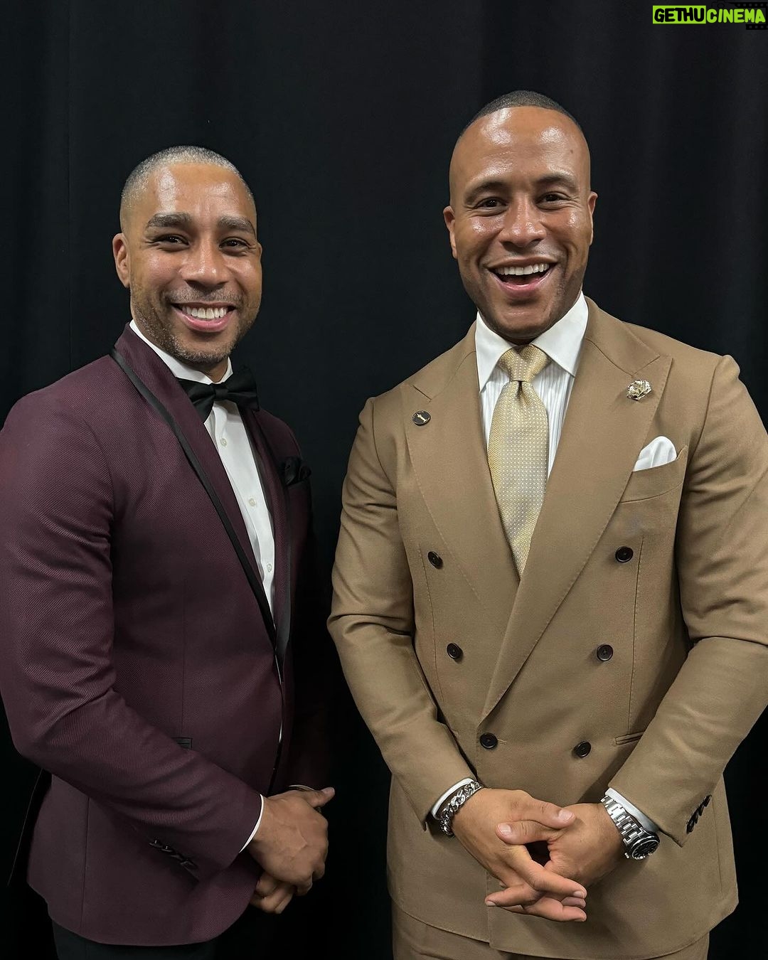 DeVon Franklin Instagram - Award season is in full swing! It was a blessing to celebrate and see so many people I respect and admire at this year’s @theacademy #GovernorsAwards @im.angelabassett @tasha4realsmith @erikaalexanderthegreat @niecynash1 @themarleematlin As Governor-at-large for the academy it’s truly an honor to celebrate all of the recipients!🙌🏾🔥and I’m looking forward to this years Oscars!
