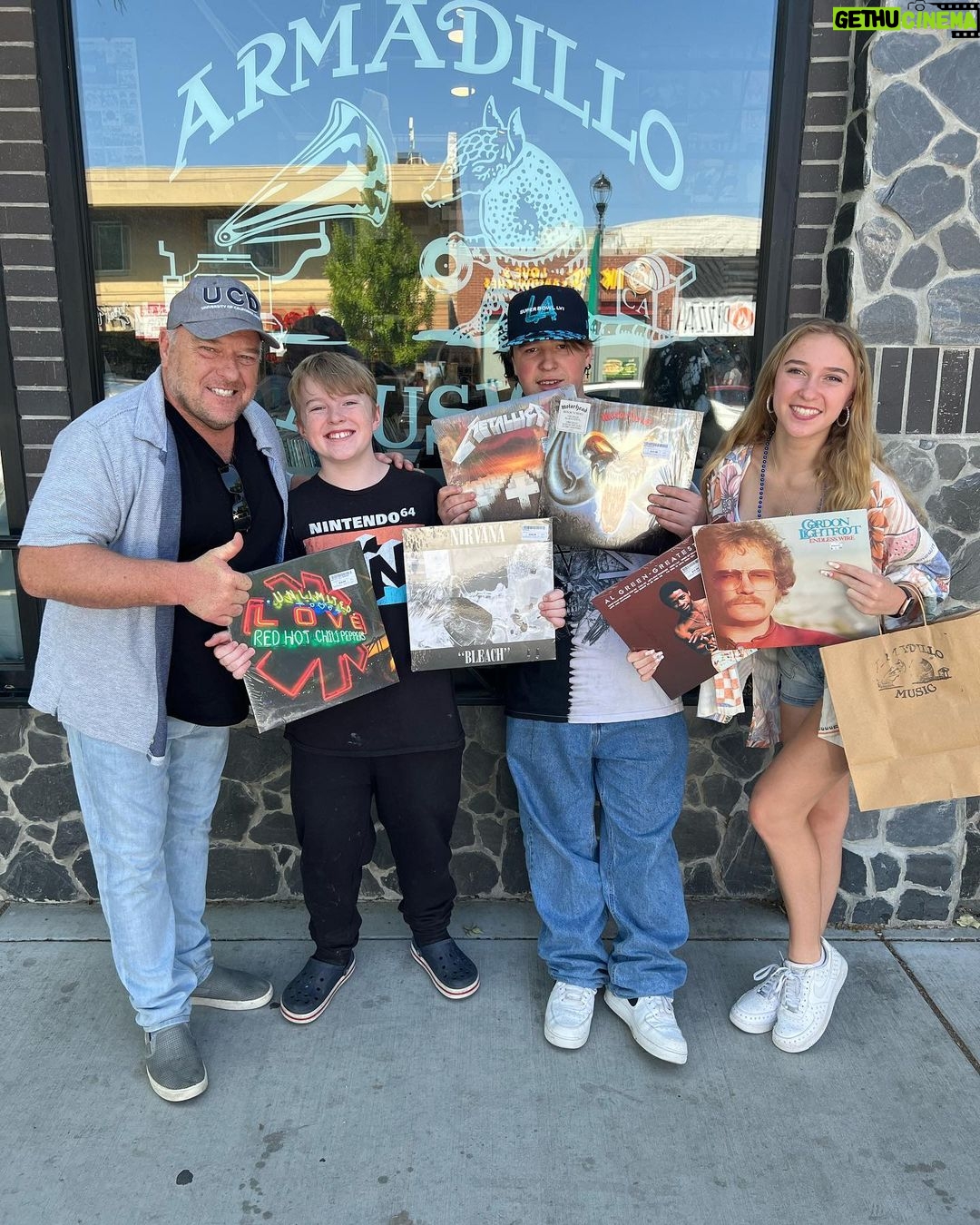 Dean Norris Instagram - Teaching the young’uns about vinyl. @armadillomusic #recordstoreday2022