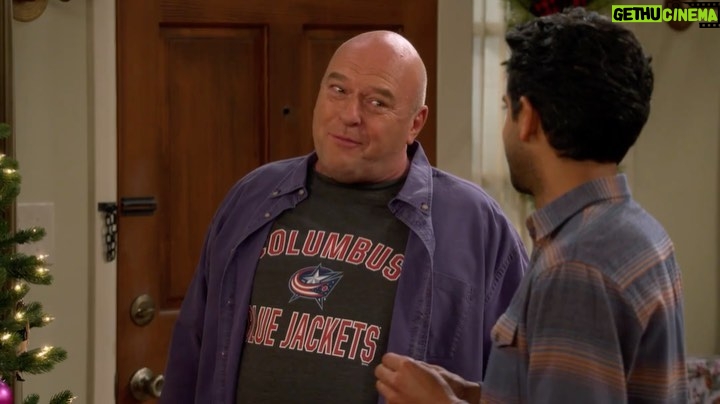 Dean Norris Instagram - Special Christmas episode tonite! @usofalcbs