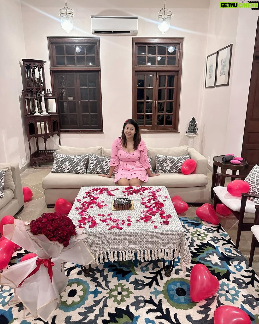 Debina Bonnerjee Instagram - They say unplug from time to time, so I took a bunch of my lovelies to unplug and celebrate life 🥰❤️🧿 Thank you team @saffronstays for the best stay, Mograa Laffaire Villa is going to definitely be my favourite in Alibaug ✨ . . . #FamJam #Celebration #SaffronStays