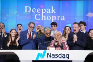 Deepak Chopra Instagram - Grateful to the @nasdaq team for inviting us to the closing bell ceremony in recognition of my latest book, Quantum Body. 🙏💕