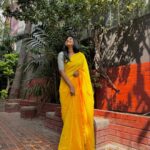 Deepika Venkatachalam Instagram – A saree like sunflower🌻 ft. @izhaimadras 💛

Tell me an outfit that is more elegant than a handloom cotton saree & a contrast blouse, I’ll wait!😌

It’s been so long since I posted a sare post and pictures took on phones. ( quality quality nu phone shot pics ah madhikradhey ila ) 

But this set of pictures were taken by Mr.D, so keeping all our principles & ethics konjam oraama and posting it, because this feels like my most beautiful picture ever! 🙈 ( orey the shy) 

Me in my fav outfit & pictures taken by my fav human. Vera enna venum?🥹

Wore this to shoot a different kind of content. Hope you’ll like it. You should, ogaiii ? 😌
.
📸 @raja_vetri_prabhu_ 
.
#deepika #RnD #saree #HandloomSaree