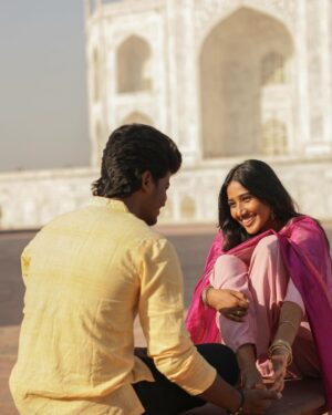 Deepika Venkatachalam Instagram - Life may not always seem like a fairytale, but every twist and turn would add a touch of magic and make you realize that “LIFE IS FULL OF SURPRISES AND MIRACLES” 🫶🏼 :’)

(people who watched the surprise video-🤫iykyk ) 

OH BTW !! The movie buff in us tried to recreate a movie poster 🙈 coz he said, “photo edu.. photo edu…” 
Can you guys guess which picture is that and which movie is it ? 💭⬇️
.

.
.
Wearing @sha_.label 
📸 : @keshu_hariharan @mukesh__dm 
.
#RnD #RnDwedding #Rvp #Deepika #TajMahalSurprise