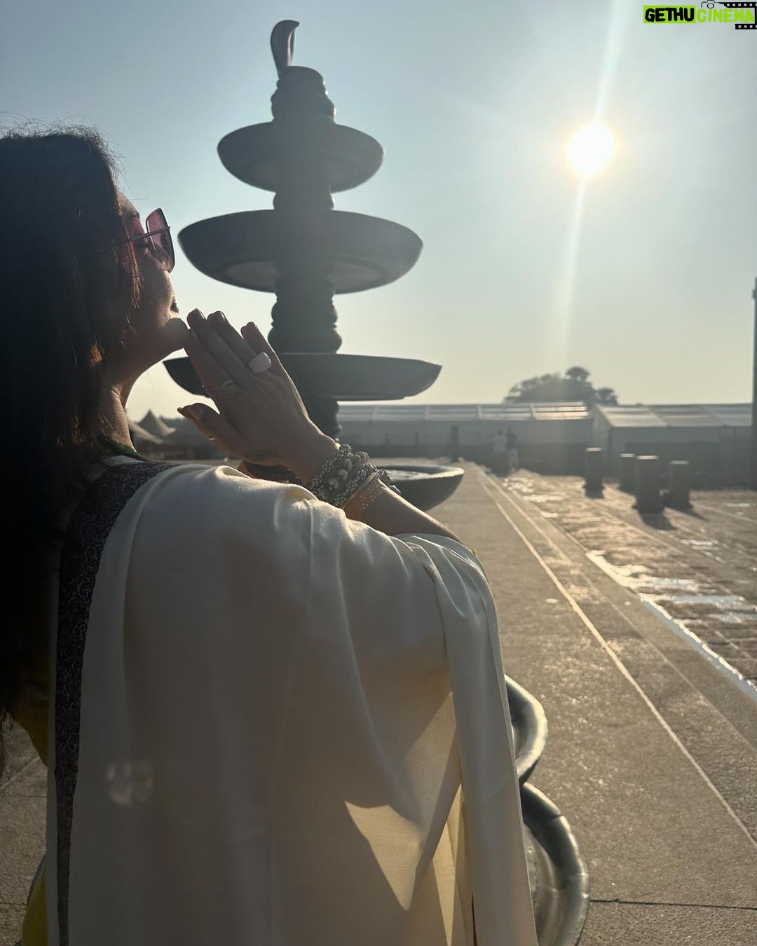 Deepshikha Nagpal Instagram - Surround yourself with people who motivate you to improve. Avoid drama, jealousy, and negativity.. . . #goodmorning #bless #happinessđź’• #smile #loveyourself #adiyogi #satguru #ishafoundation #ishayogacenter