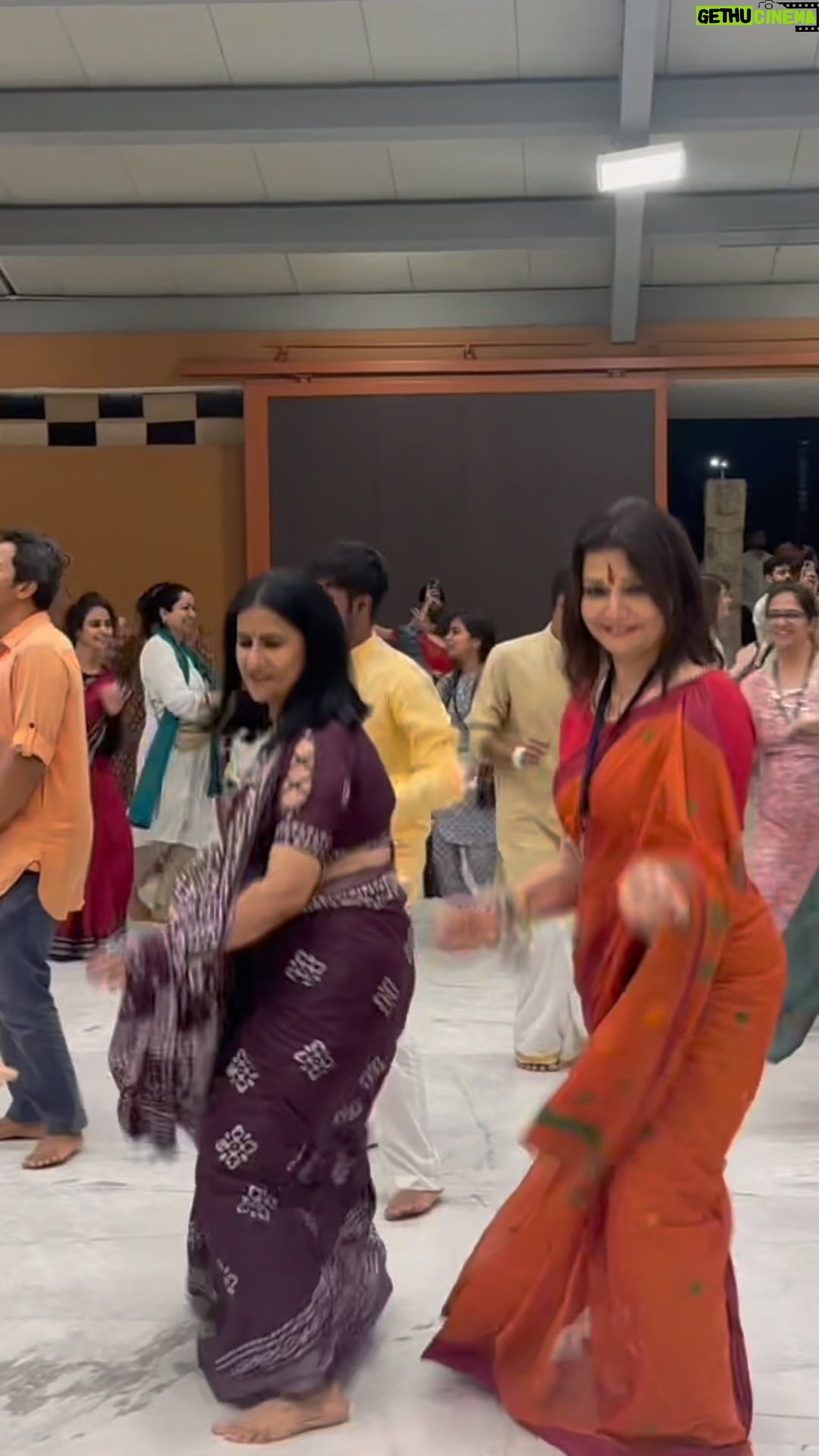 Deepshikha Nagpal Instagram - The pleasure which we most rarely experience gives us greatest delight.” — .… . . #blessed #happiness💕 #fun #love #bonding #friends #greatful #❤. #ishafoundation #ishayogacenter #satguru
