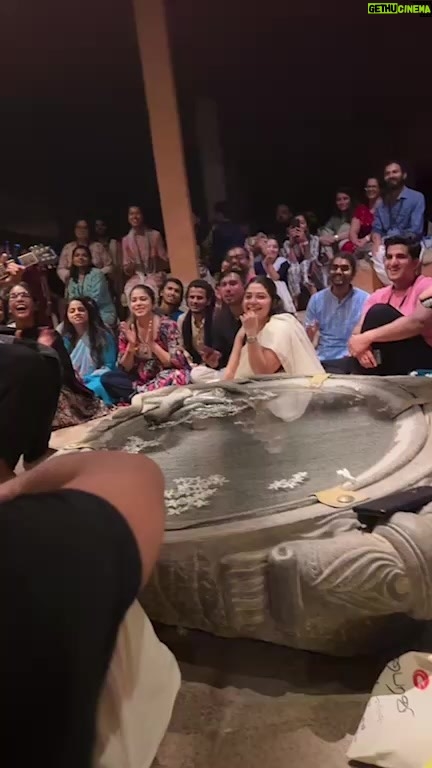 Deepshikha Nagpal Instagram - Night to remember at satguru s ashram. . . #amile #jaming
