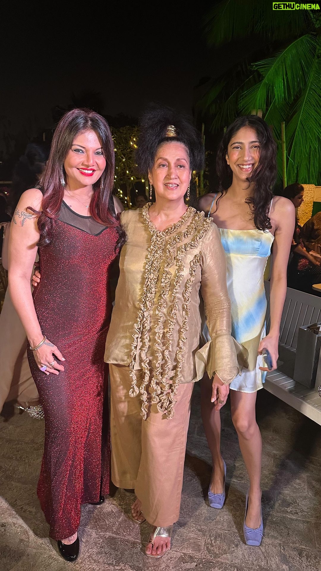 Deepshikha Nagpal Instagram - Happy 69 th birthday to our gorgeous @nazi. Stay blessed fun day with my all beauties . @simplysheeba @krishikalulla @vidhikanagpal