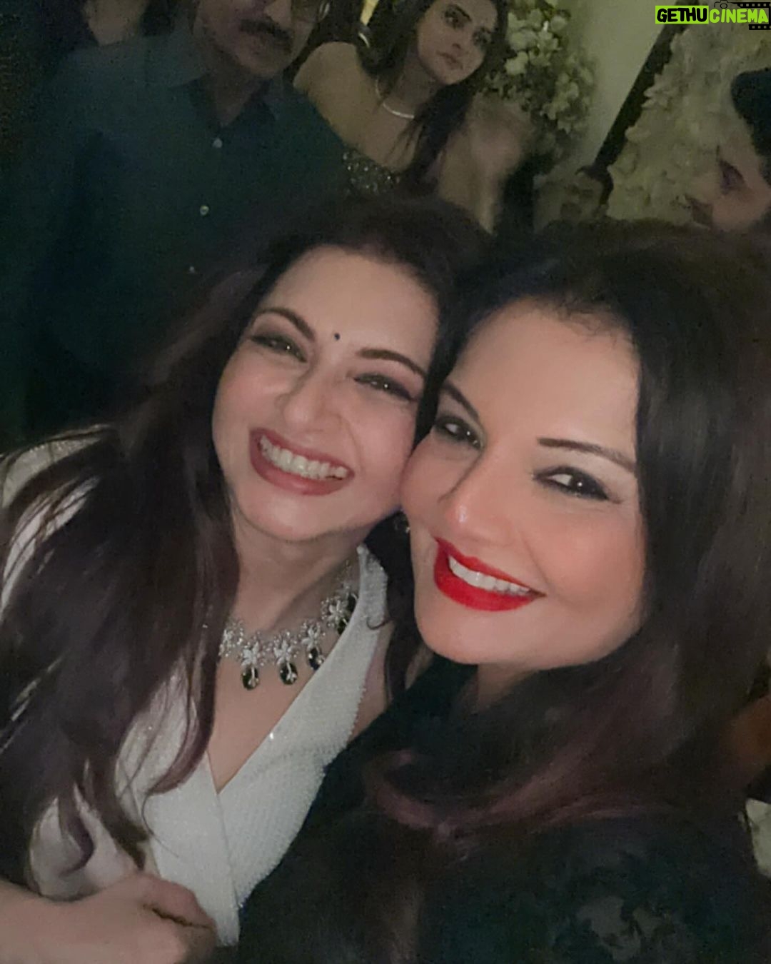 Deepshikha Nagpal Instagram - Happy golden birthday gorgeous @bhagyashree.online keep smiling . And so good to meet all@my friends . And @madhuridixitnene @chunkypanday @ranjeetthegoli @minakshichaudhri @prashantchaudhri
