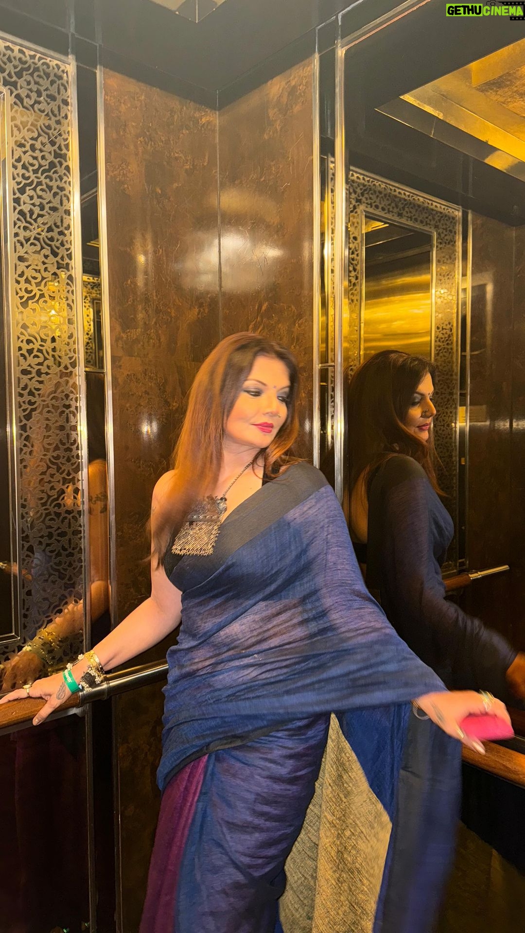 Deepshikha Nagpal Instagram - I love real people who say what they mean and mean what they say. No fluff, no lies and no pretense.. . . . #smile #trendingreels #saree