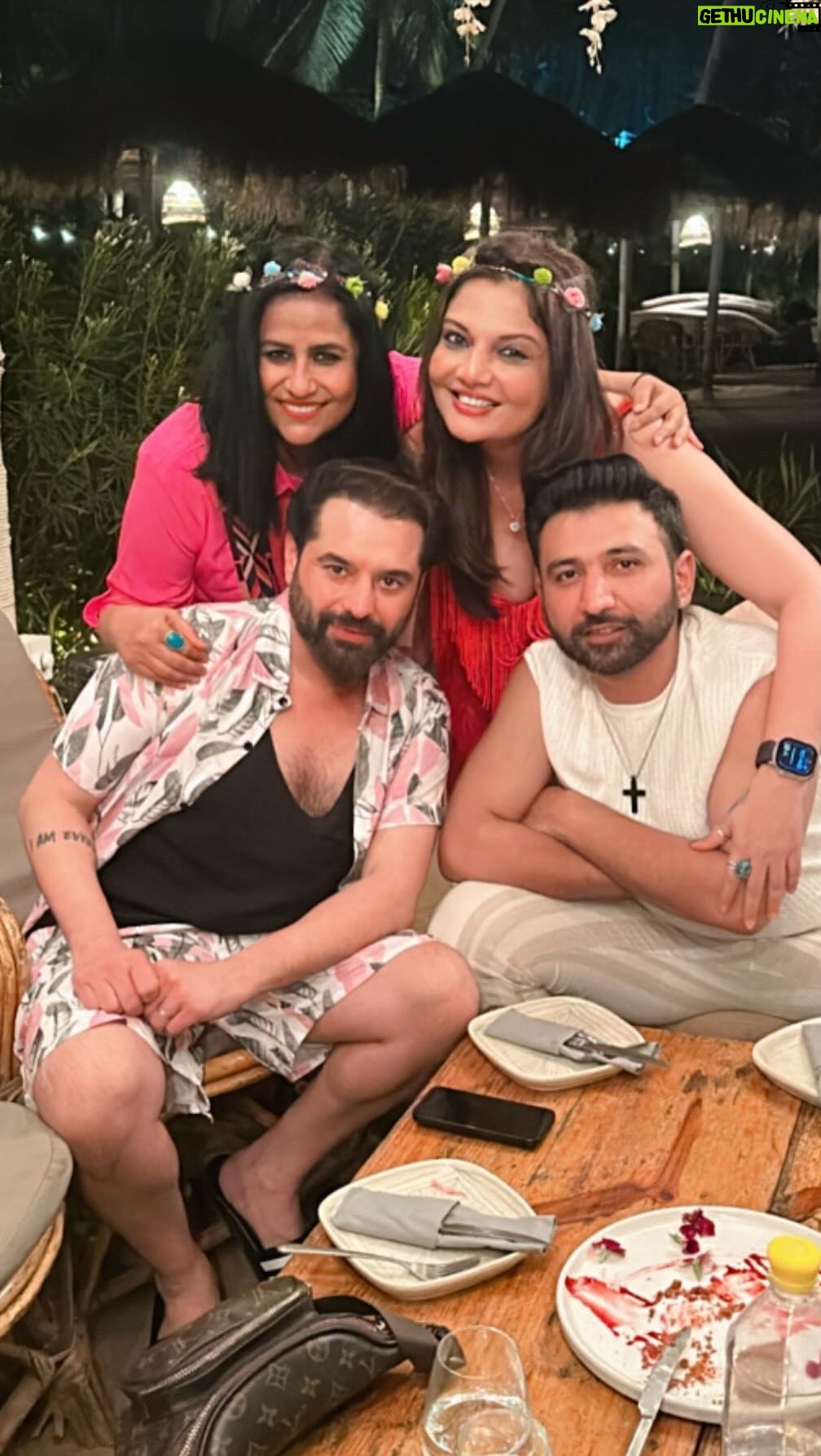 Deepshikha Nagpal Instagram - Cheers to unforgettable moments with my squad!… let’s go back to goaaaaaaaaaa .missing you ❤️❤️ . . . #happiness💕 #fun #love #goadiaries #love #friendship #holidayfun