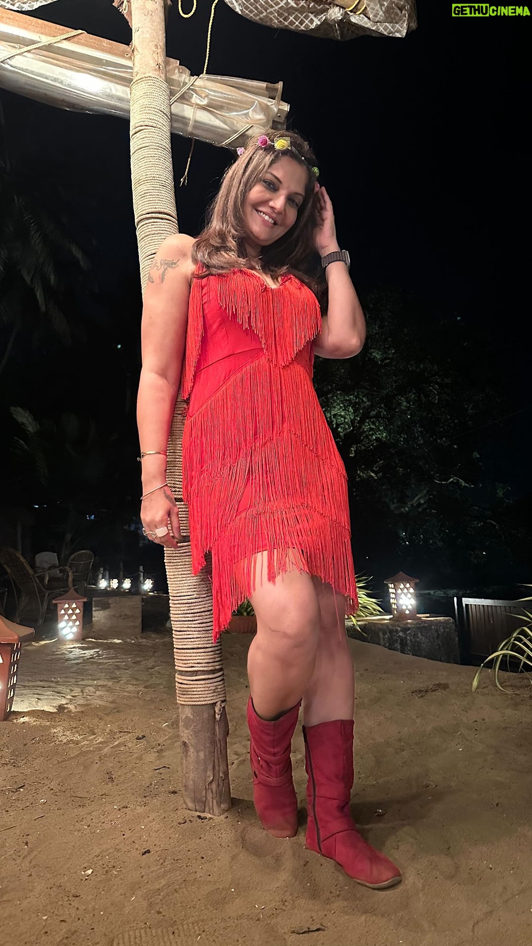 Deepshikha Nagpal Instagram - Bus just like that. 😂😂😂. In my zone and I love it .. . Zindagi to chalti rahegi ……thoda jilu ❤️ . . . #loveyourself #smile #fun #goadiaries #loveislove #❤
