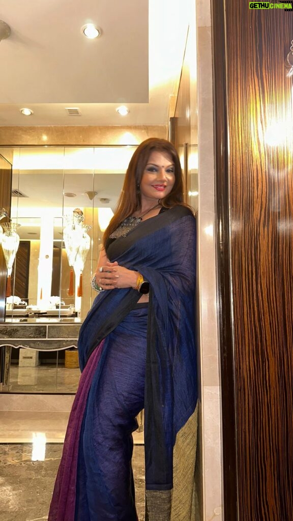 Deepshikha Nagpal Instagram - Your days are better when you focus on your blessings more than your problems.. . . #smile #happiness💕 #trendingreels #reelsindia #❤ #saree #feminista #indian #haveaniceday