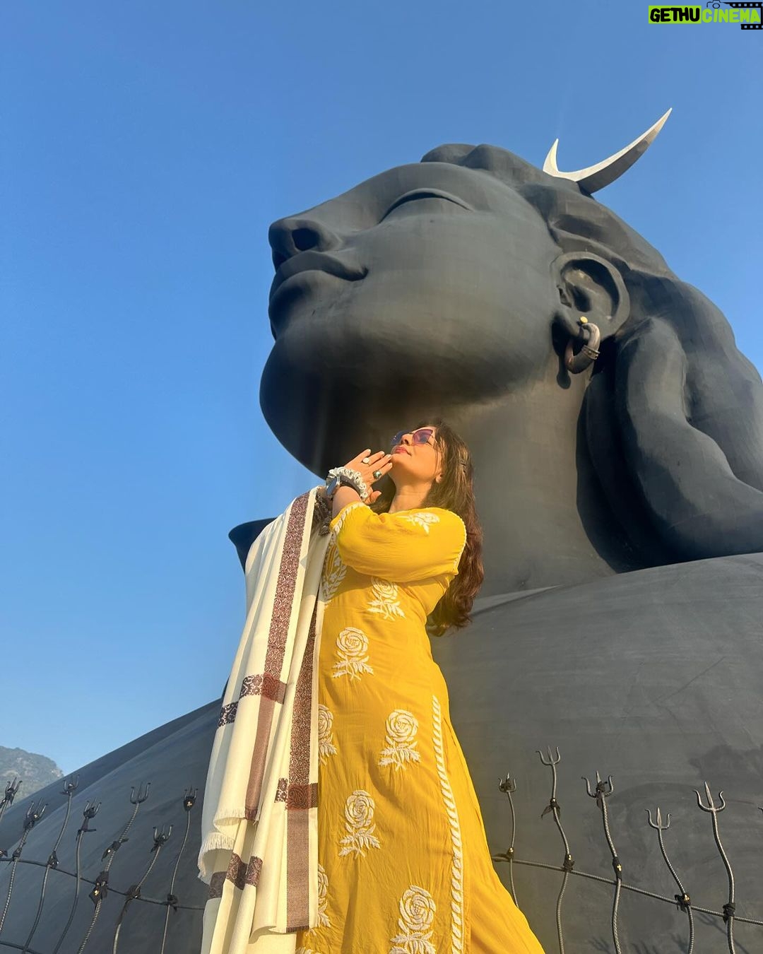 Deepshikha Nagpal Instagram - Embrace your inner strength and conquer the challenges that come your way. Har Har Mahadev!” . . . . #harharmahadev🙏 #shivay @isha.foundation @consciousplanet #blessed