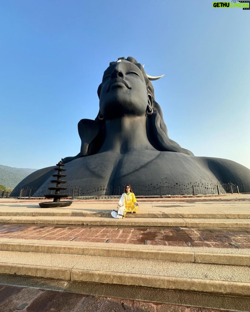 Deepshikha Nagpal Instagram - Embrace your inner strength and conquer the challenges that come your way. Har Har Mahadev!” . . . . #harharmahadev🙏 #shivay @isha.foundation @consciousplanet #blessed