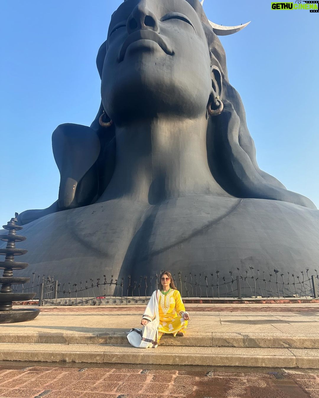 Deepshikha Nagpal Instagram - Embrace your inner strength and conquer the challenges that come your way. Har Har Mahadev!” . . . . #harharmahadev🙏 #shivay @isha.foundation @consciousplanet #blessed