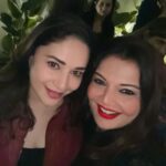 Deepshikha Nagpal Instagram - Happy golden birthday gorgeous @bhagyashree.online keep smiling . And so good to meet all@my friends . And @madhuridixitnene @chunkypanday @ranjeetthegoli @minakshichaudhri @prashantchaudhri