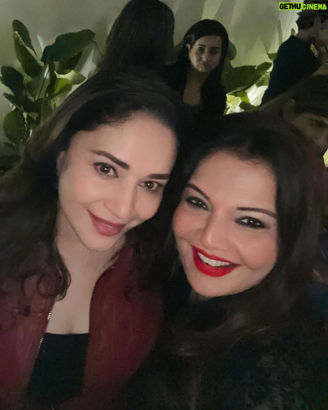 Deepshikha Nagpal Instagram - Happy golden birthday gorgeous @bhagyashree.online keep smiling . And so good to meet all@my friends . And @madhuridixitnene @chunkypanday @ranjeetthegoli @minakshichaudhri @prashantchaudhri