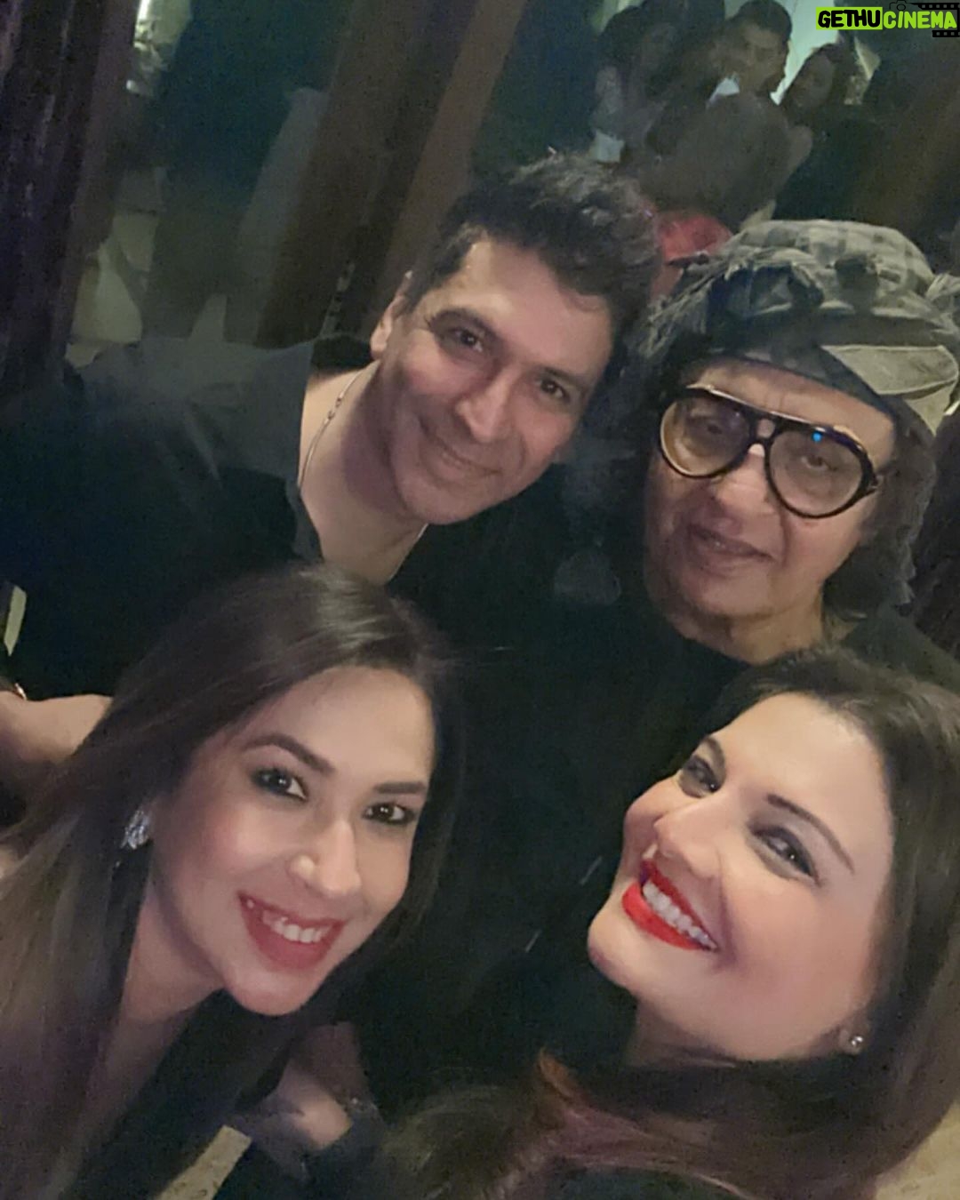 Deepshikha Nagpal Instagram - Happy golden birthday gorgeous @bhagyashree.online keep smiling . And so good to meet all@my friends . And @madhuridixitnene @chunkypanday @ranjeetthegoli @minakshichaudhri @prashantchaudhri