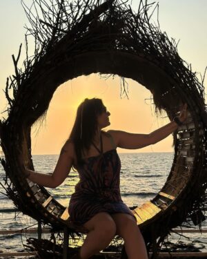 Deepshikha Nagpal Instagram - She’s the kind of queen that knows her crown isn’t on her head but in her soul..
.
.
#queen #soul #attitude #beautiful #sunkissed #sunset #loveyourself #goadiaries .
.
#pic by @latish_hiranandani