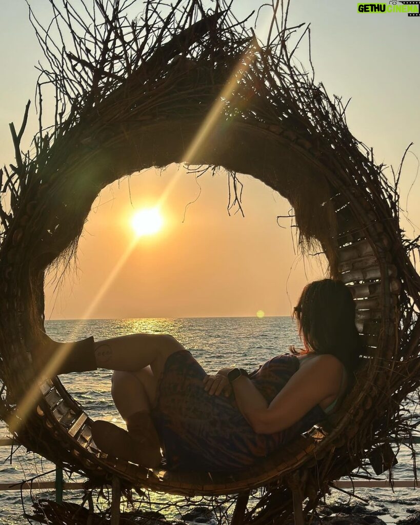 Deepshikha Nagpal Instagram - She’s the kind of queen that knows her crown isn’t on her head but in her soul.. . . #queen #soul #attitude #beautiful #sunkissed #sunset #loveyourself #goadiaries . . #pic by @latish_hiranandani