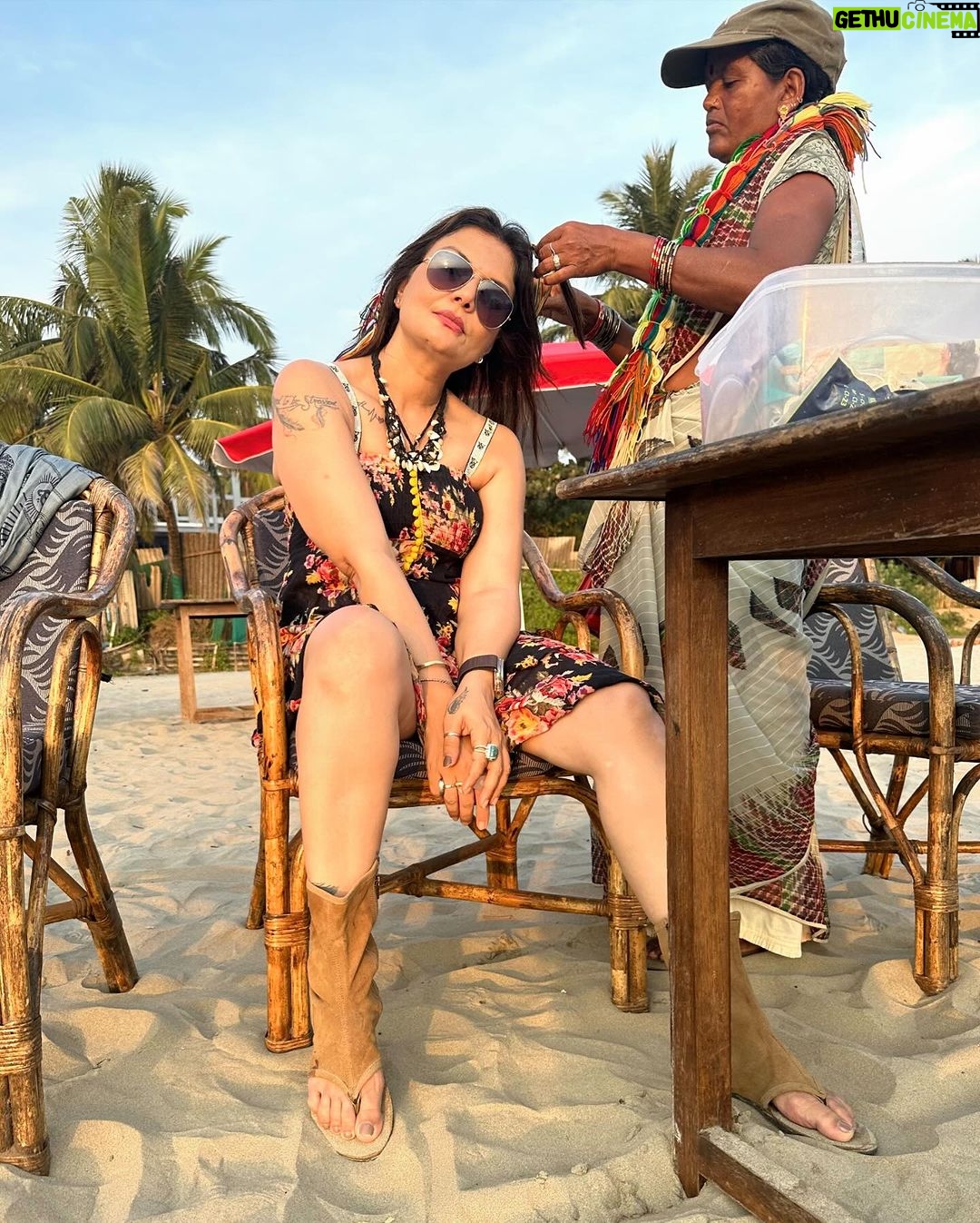 Deepshikha Nagpal Instagram - Leave a little sparkle wherever you go.. . . #style #attitude #fun #sunset #goa. . #pic by @rinarsingh28
