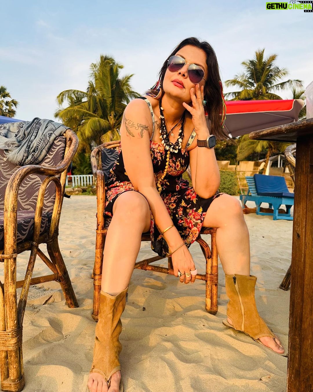 Deepshikha Nagpal Instagram - Leave a little sparkle wherever you go.. . . #style #attitude #fun #sunset #goa. . #pic by @rinarsingh28