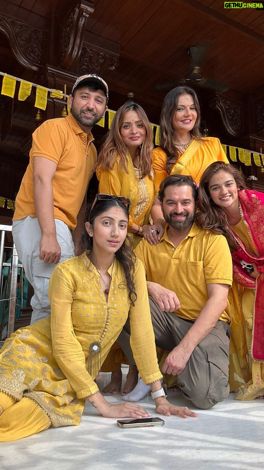 Deepshikha Nagpal Instagram - Find like-minded people who are on the same page as you, and then lift each other up.. . . #bond #blessed #harharmahadevš #ujjain ##blessed #happines #blessed #ā¤