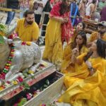 Deepshikha Nagpal Instagram - Har Har Mahadev. Beautiful Darshan at #mahakal #ujjan with beautiful people. . . #blessed #thankyou #🙏 #harharmahadev🙏