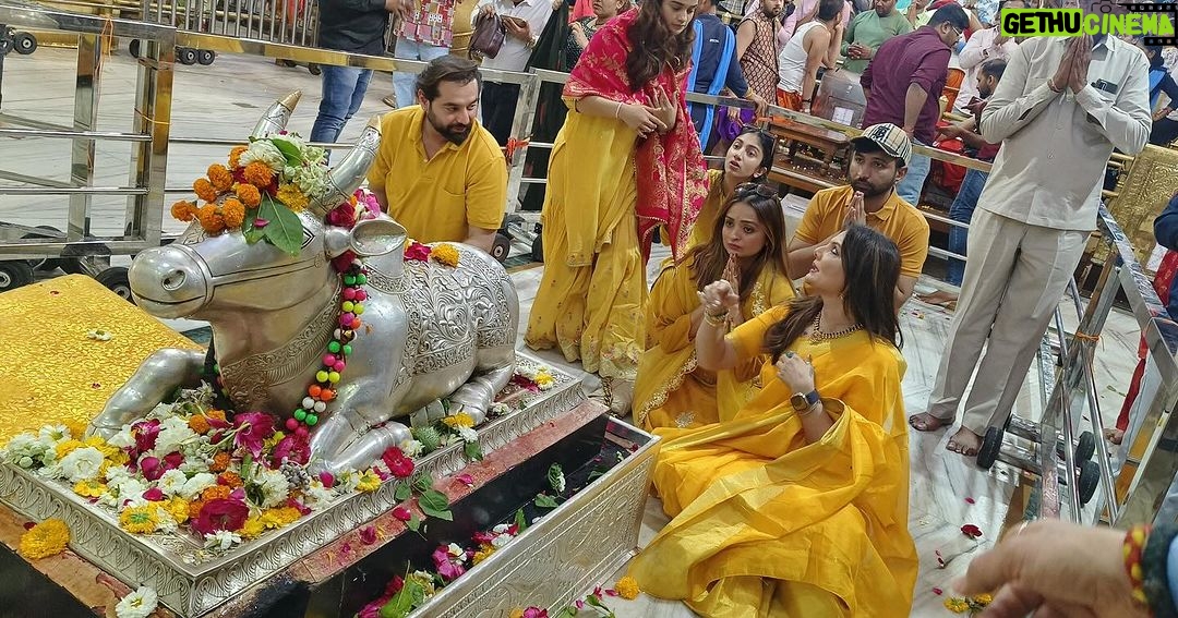Deepshikha Nagpal Instagram - Har Har Mahadev. Beautiful Darshan at #mahakal #ujjan with beautiful people. . . #blessed #thankyou #🙏 #harharmahadev🙏