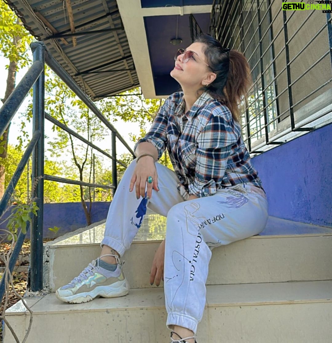 Deepshikha Nagpal Instagram - Life becomes more meaningful when you realize the simple fact that you’ll never get the same moment twice. . . #livelife #staystrong #loveyourself #happines #blessed #❤