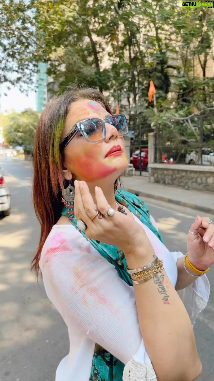 Deepshikha Nagpal Instagram - May the Holi paint your life with prosperity, harmony, and lots of love!. . . #❤ #happyholi #festivewear #selflove #selfimprovement #trendingreels