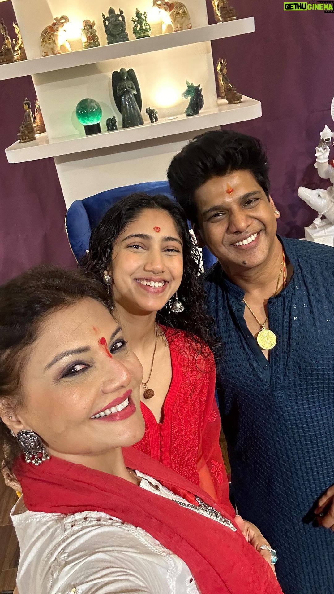 Deepshikha Nagpal Instagram - Night to remember …. Mahashivratri night. Blissful , powerful energetic night at @ashworld_mumbai hosted by my magician @ashishnarayankar . . . #thankyou #blessed #powerful #energy #positivevibes #harharmahadev🙏