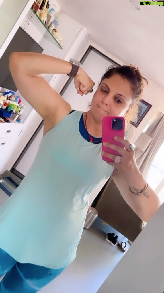 Deepshikha Nagpal Instagram - Grab your gear; it’s time to push yourself. All it takes is a can-do attitude and a great workout playlist. Smile! You are doing this for yourself.. . . #workoutoftheday #fitnessmodel #positivity #vibe #fun #challange #blessed #💪