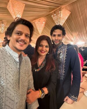Deepshikha Nagpal Instagram - At @babasiddiqueofficial  Iftar party.  Always fun. .
.and lovely to meet all beautiful people. ❤️
.
#iftar #party #fun #positivity #vibe #❤