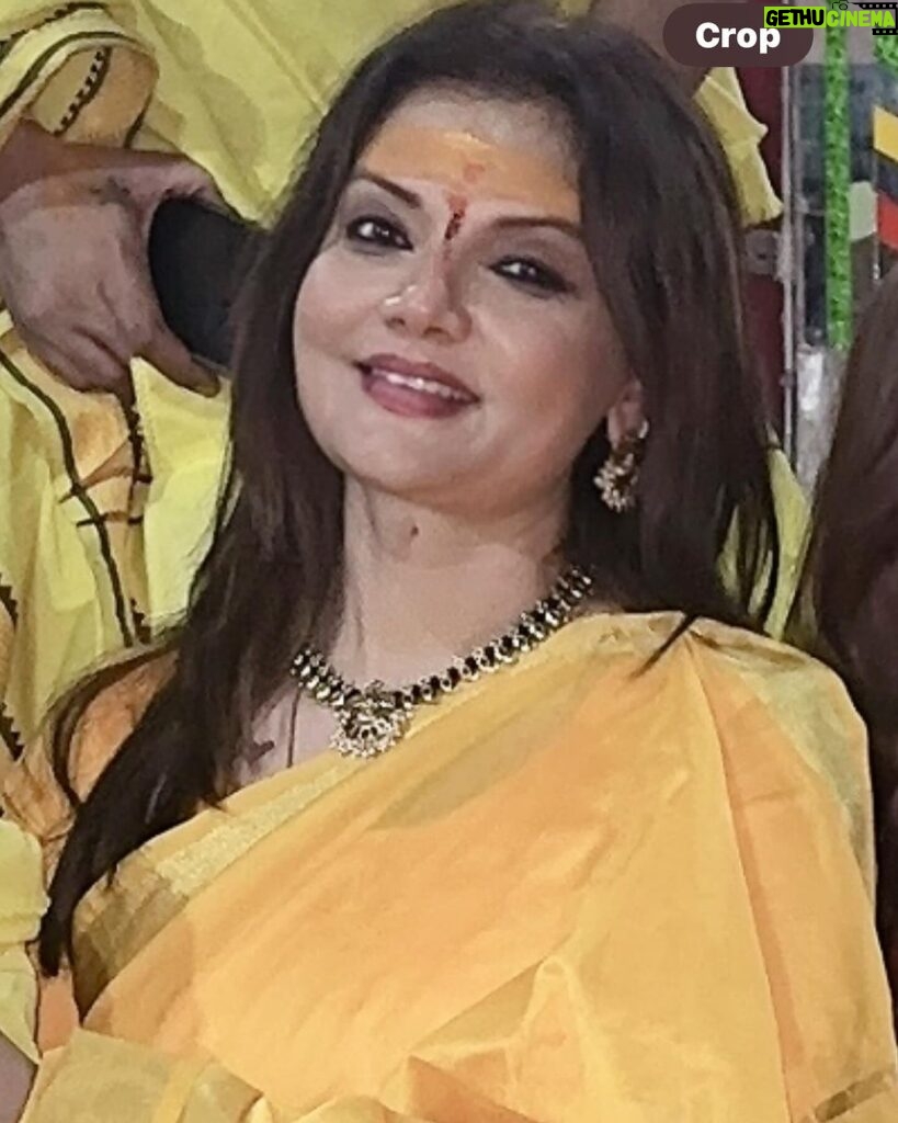 Deepshikha Nagpal Instagram - Too blessed to be stressed ❤️. . . #smile #goodmorning #happiness💕 #yellow #love #saree #beautiful iful