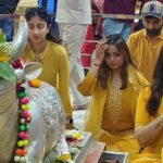 Deepshikha Nagpal Instagram - Har Har Mahadev. Beautiful Darshan at #mahakal #ujjan with beautiful people. . . #blessed #thankyou #🙏 #harharmahadev🙏