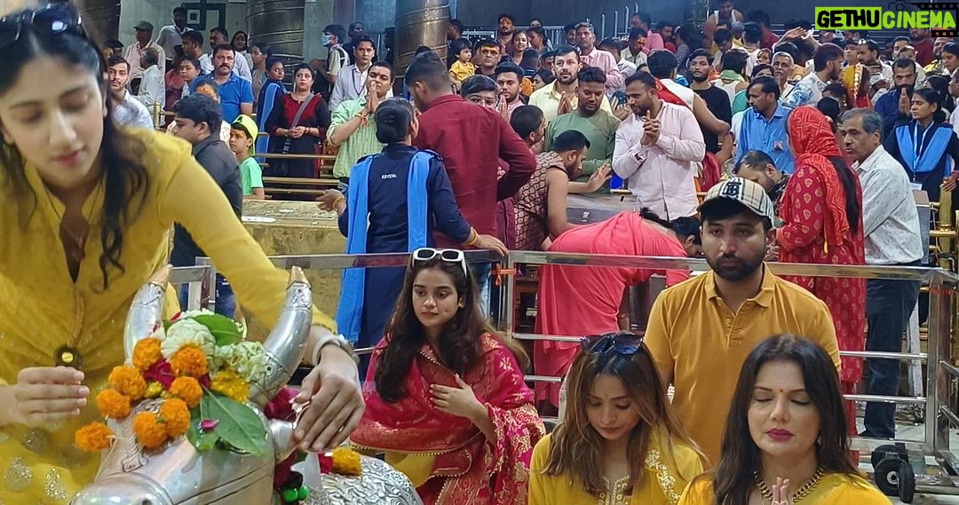 Deepshikha Nagpal Instagram - Har Har Mahadev. Beautiful Darshan at #mahakal #ujjan with beautiful people. . . #blessed #thankyou #🙏 #harharmahadev🙏