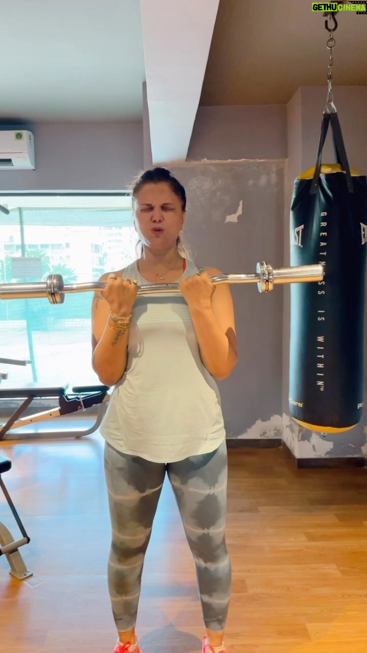Deepshikha Nagpal Instagram - When I am in no mood to work out ππππ. . Common βgo baby go β . . . #keepgoing #workoutroutine #riseup #ο¬tness #positivity #vibe #lazy