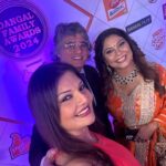Deepshikha Nagpal Instagram - Congratulations to @dangal_tv_channel for their 1 st Dangal parivar awards. So happy and great team work of every one in Dangal family long way to go .❤️. . .and so proud of you my girl @mini.goel02 congratulations for your show mansundar❤️ . #congratulations #positivity #positivevibes #friendship @mini.goel02 @odiekhan @riitushivpuri @mannahsoulfry @snehawagh @dangal_tv_channel