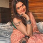 Deepshikha Nagpal Instagram - Accept people as they are, but place people where they belong.. . . #happiness💕 #blessed #love #smile #peaceful #greatful #love #goodmorning #photooftheday e