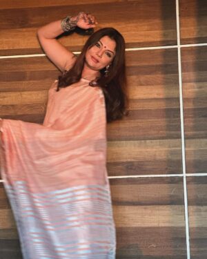 Deepshikha Nagpal Instagram - Accept people as they are, but place people where they belong..
.
.
#happiness💕 #blessed #love #smile #peaceful #greatful #love #goodmorning #photooftheday e
